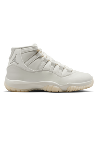 Woman 11 Retro "Pearl"